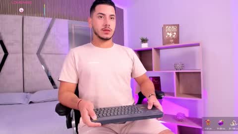 axel_grey_ online show from January 16, 12:20 pm