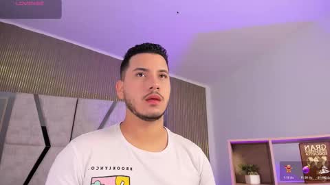 axel_grey_ online show from February 3, 12:21 pm