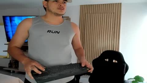 Snapshot of axel_luxe1 chatting on March 15, 6:58 pm Axel online show from March 15, 6:58 pm