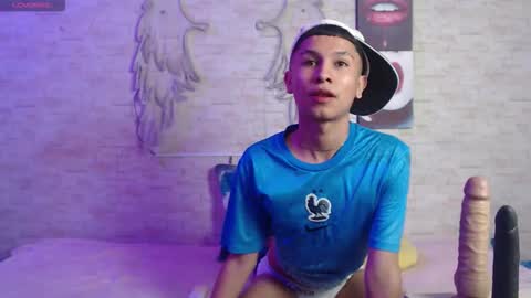 Snapshot of axel_milo_and_kairo chatting on February 3, 5:29 pm axel_milo_and_kairo online show from February 3, 5:29 pm