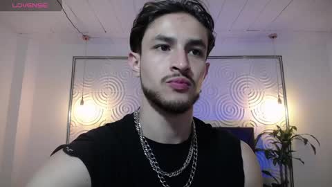 Snapshot of axel_porn_ chatting on May 2, 3:39 pm Axel online show from May 2, 3:39 pm