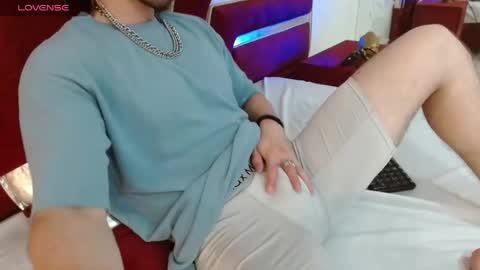 Snapshot of axel_porn_ chatting on May 16, 1:13 am Axel online show from May 16, 1:13 am