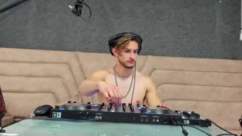Snapshot of axel_porn_ chatting on May 17, 10:44 am Axel online show from May 17, 10:44 am