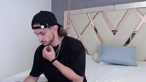 Axel  online show from May 30, 3:09 pm