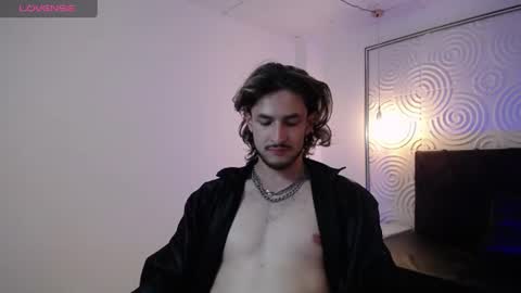 Axel  online show from July 2, 3:29 pm