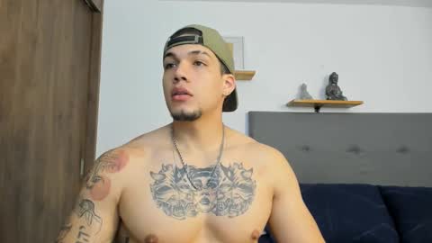 INDEPENDENT MODEL  online show from October 10, 7:35 pm