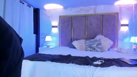 Snapshot of axelandrenata chatting on June 19, 4:50 am Axel and Renata online show from June 19, 4:50 am