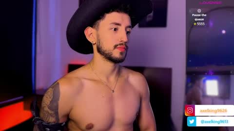 Axel King online show from April 3, 9:35 pm