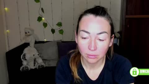 Snapshot of ay_kiss_jully chatting on February 17, 7:37 am Jully online show from February 17, 7:37 am