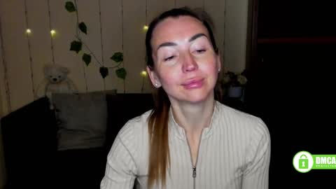 Snapshot of ay_kiss_jully chatting on February 24, 9:43 am Jully online show from February 24, 9:43 am