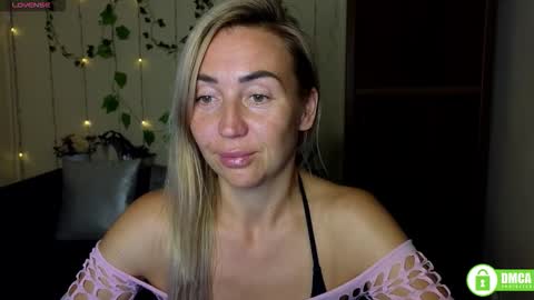 Snapshot of ay_kiss_jully chatting on September 8, 5:45 pm Jully online show from September 8, 5:45 pm