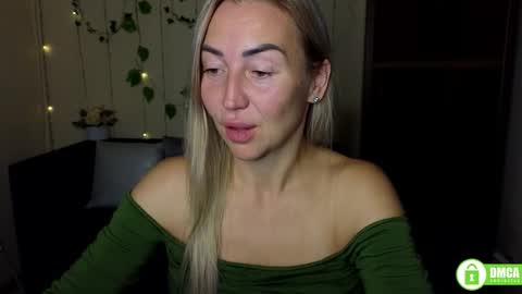 Snapshot of ay_kiss_jully chatting on September 27, 6:02 pm Jully online show from September 27, 6:02 pm