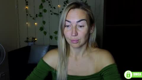 Snapshot of ay_kiss_jully chatting on October 3, 5:32 pm Jully online show from October 3, 5:32 pm