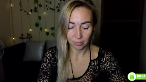 Snapshot of ay_kiss_jully chatting on October 4, 5:33 pm Jully online show from October 4, 5:33 pm