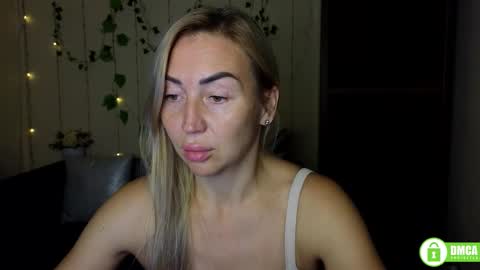 Snapshot of ay_kiss_jully chatting on October 5, 5:22 pm Jully online show from October 5, 5:22 pm