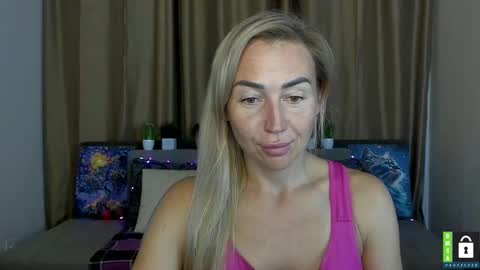 Snapshot of ay_kiss_jully chatting on October 7, 5:32 pm Jully online show from October 7, 5:32 pm