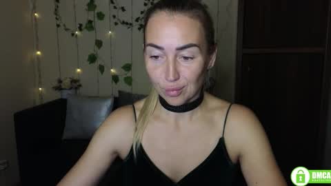 Snapshot of ay_kiss_jully chatting on October 11, 5:44 pm Jully online show from October 11, 5:44 pm