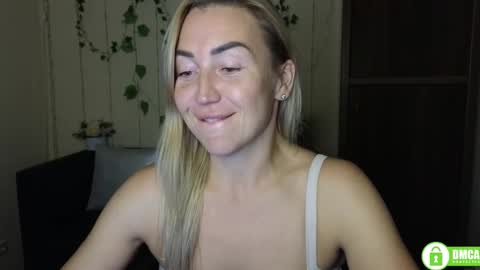 Snapshot of ay_kiss_jully chatting on October 12, 5:23 pm Jully online show from October 12, 5:23 pm