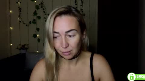 Snapshot of ay_kiss_jully chatting on October 19, 5:24 pm Jully online show from October 19, 5:24 pm