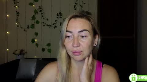 Snapshot of ay_kiss_jully chatting on October 26, 6:25 pm Jully online show from October 26, 6:25 pm