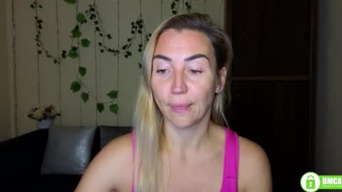 Snapshot of ay_kiss_jully chatting on November 2, 6:21 pm Jully online show from November 2, 6:21 pm