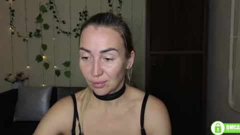 Snapshot of ay_kiss_jully chatting on November 3, 6:31 pm Jully online show from November 3, 6:31 pm