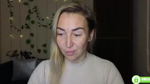 Snapshot of ay_kiss_jully chatting on November 10, 6:40 pm Jully online show from November 10, 6:40 pm