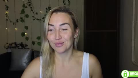 Snapshot of ay_kiss_jully chatting on November 12, 6:41 pm Jully online show from November 12, 6:41 pm