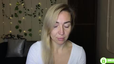 Snapshot of ay_kiss_jully chatting on November 14, 6:45 am Jully online show from November 14, 6:45 am