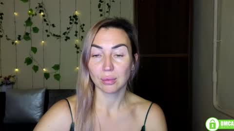 Snapshot of ay_kiss_jully chatting on November 21, 6:39 pm Jully online show from November 21, 6:39 pm