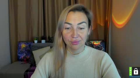 Snapshot of ay_kiss_jully chatting on November 22, 6:29 pm Jully online show from November 22, 6:29 pm