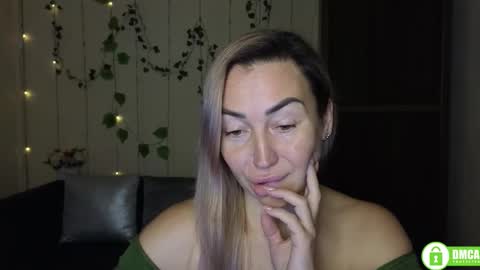 Snapshot of ay_kiss_jully chatting on November 24, 6:51 pm Jully online show from November 24, 6:51 pm