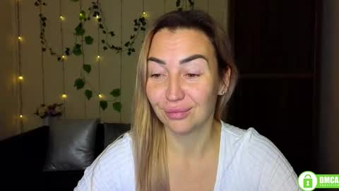 Snapshot of ay_kiss_jully chatting on November 29, 6:33 pm Jully online show from November 29, 6:33 pm