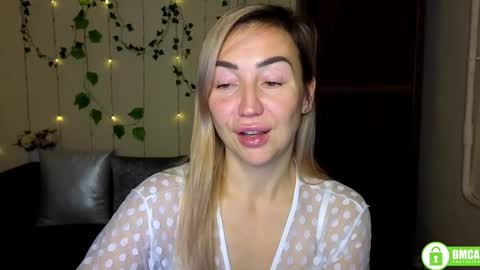 Snapshot of ay_kiss_jully chatting on December 4, 6:49 pm Jully online show from December 4, 6:49 pm