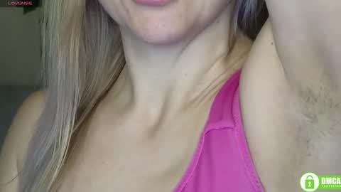 Snapshot of ay_kiss_jully chatting on December 17, 6:36 pm Jully online show from December 17, 6:36 pm