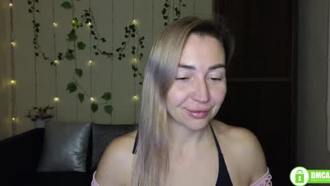 Snapshot of ay_kiss_jully chatting on December 18, 6:47 pm Jully online show from December 18, 6:47 pm