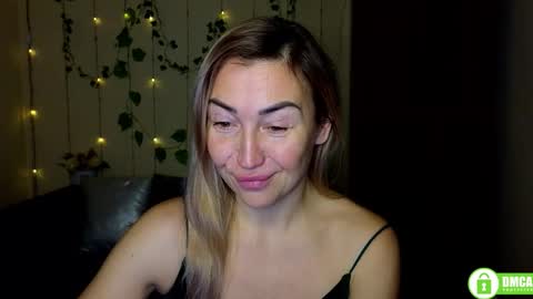 Snapshot of ay_kiss_jully chatting on January 6, 6:22 pm Jully online show from January 6, 6:22 pm