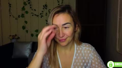 Snapshot of ay_kiss_jully chatting on January 8, 6:32 pm Jully online show from January 8, 6:32 pm