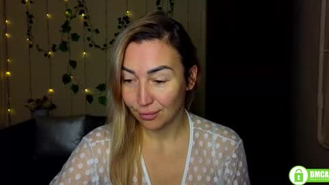 Snapshot of ay_kiss_jully chatting on January 11, 6:24 pm Jully online show from January 11, 6:24 pm