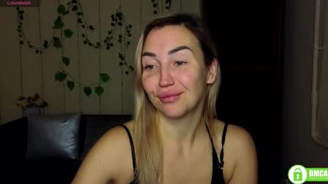 Snapshot of ay_kiss_jully chatting on January 13, 6:35 pm Jully online show from January 13, 6:35 pm