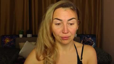 Snapshot of ay_kiss_jully chatting on January 18, 6:23 pm Jully online show from January 18, 6:23 pm