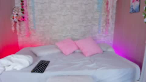 Snapshot of ayla_lux chatting on June 17, 5:43 am Ayla online show from June 17, 5:43 am