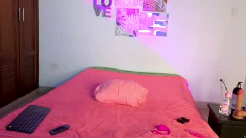 aylah_beckham online show from April 18, 11:47 am