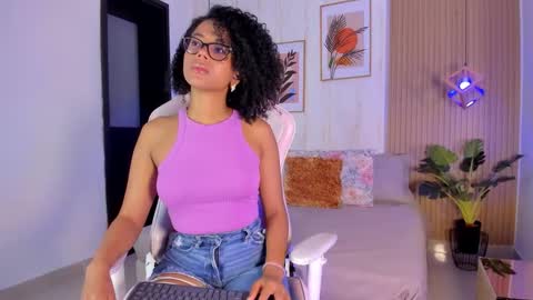 Ayleen online show from December 18, 1:17 pm