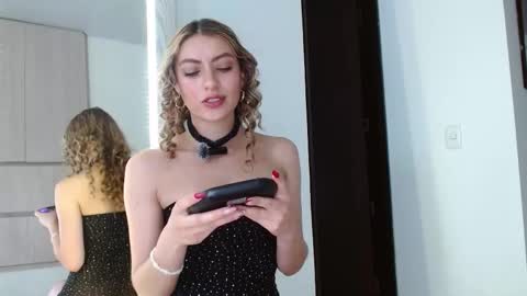 Snapshot of ayleen_m chatting on February 1, 1:42 pm AYLEEN online show from February 1, 1:42 pm