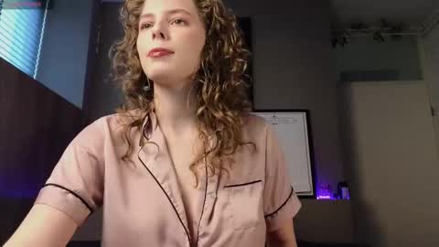 Ayreen Moore online show from February 8, 2:09 pm