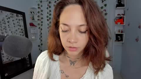 Snapshot of azumi_saan chatting on January 6, 1:31 am azumi saan online show from January 6, 1:31 am