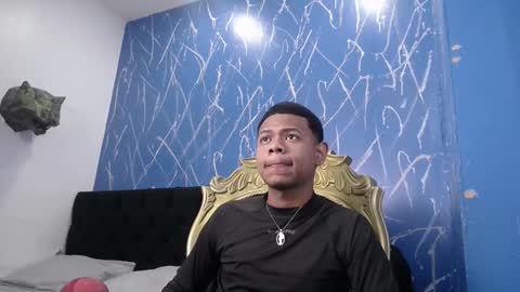 Snapshot of azza_23 chatting on March 1, 7:43 am Azza 23 online show from March 1, 7:43 am