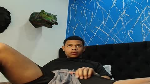 Snapshot of azza_23 chatting on March 4, 4:51 am Azza 23 online show from March 4, 4:51 am