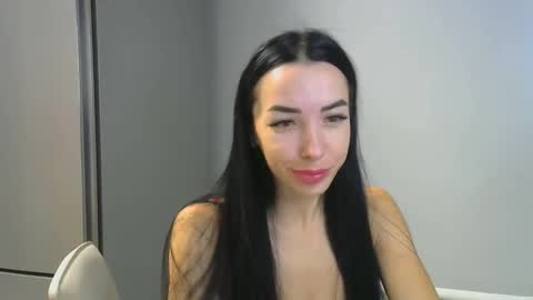 Snapshot of babe_catherine chatting on January 3, 10:19 pm babe Sara3 online show from January 3, 10:19 pm